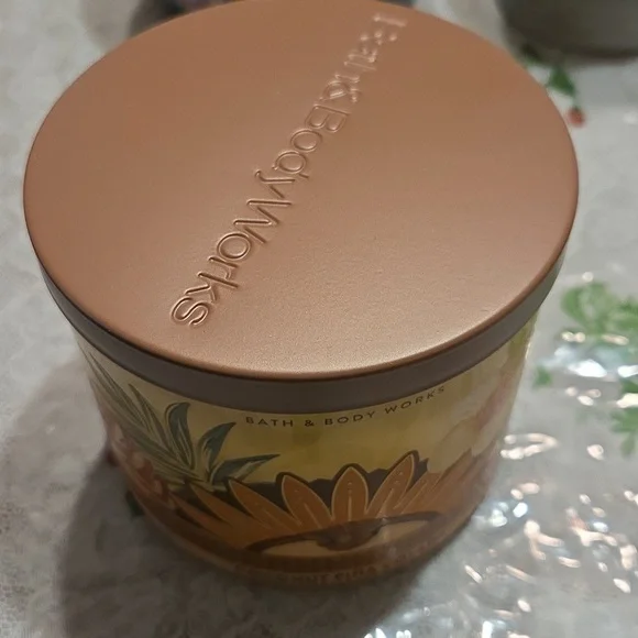 Nwt Coconut Piña Colada 3-Wick - Picture 2 of 4